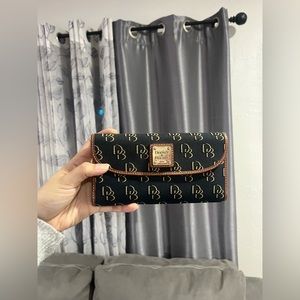Dooney & Bourke wallet